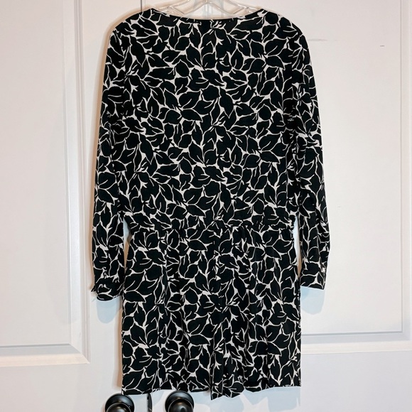 LOFT Black White Leaf Print Long Tab Sleeve Tie Waist Romper 2 Petite - Picture 9 of 15